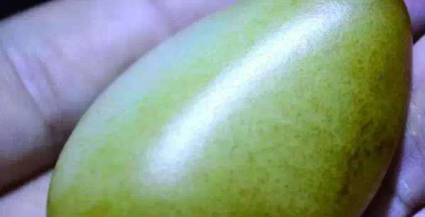 漲知識，玉也能騙人！照玉手電筒照出真相